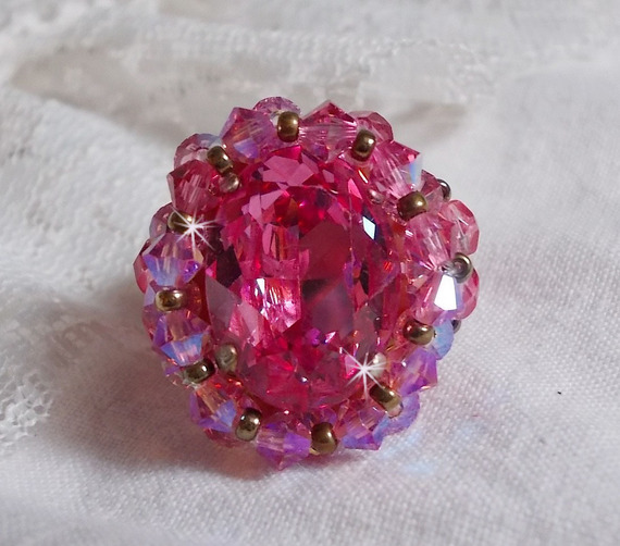 Rose Royale ring met facetten en een Swarovski kristallen cabochon