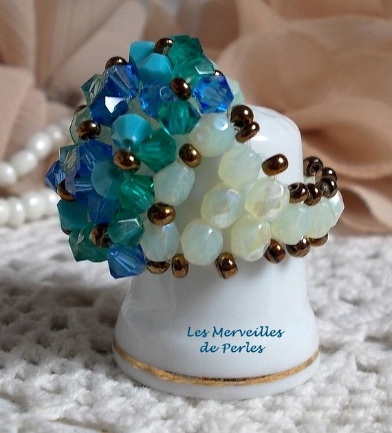 Aquamarijn ring met Swarovski kristal facetten en spinners