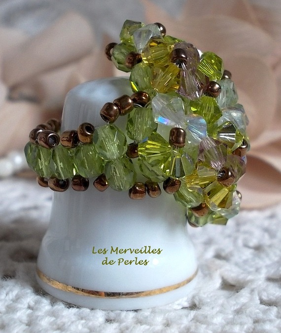 Swarovski kristallen ring met facetten en draaiende toppen