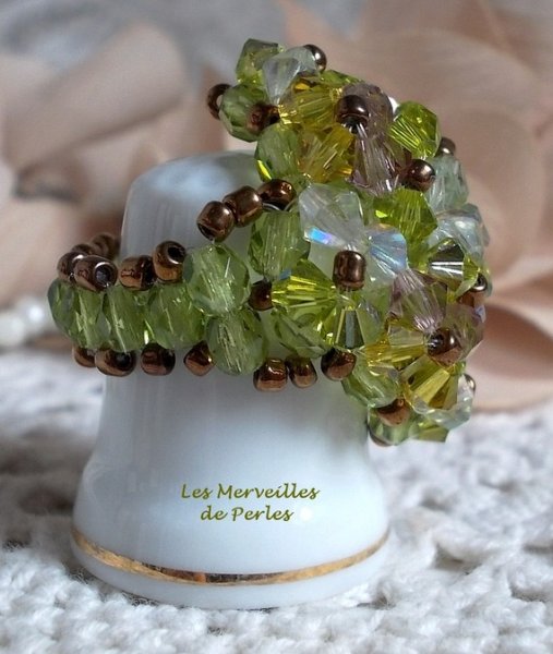 Swarovski kristallen ring met facetten en draaiende toppen