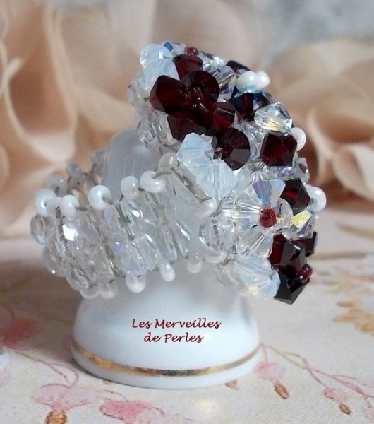 Granaat en witte ring met Swarovski kristalfacetten en spinners
