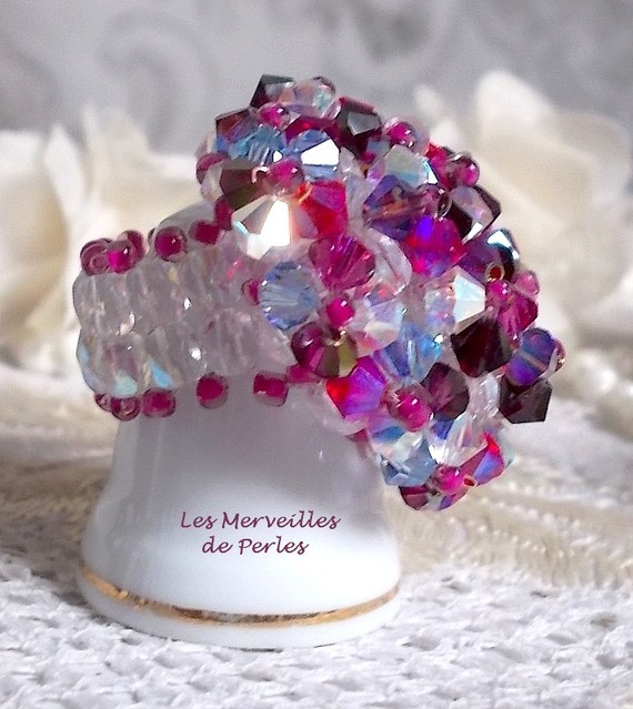 Roze stekelring met Swarovski kristalfacetten en spinners