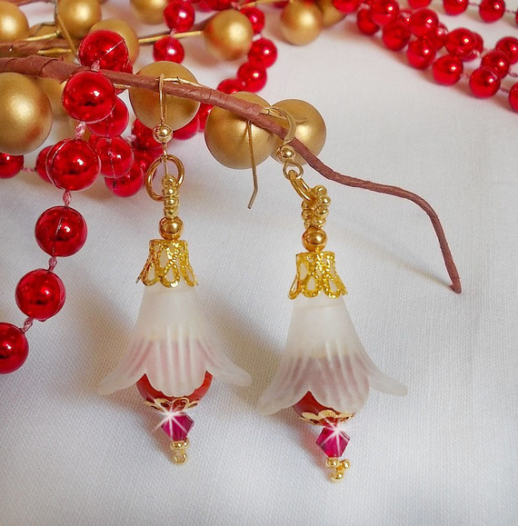 BO Secret Oriental met keramische kralen en Lucite bloemen en 14 karaat Gold Filled oorhaken