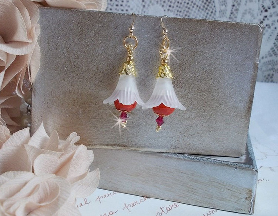 BO Secret Oriental met keramische kralen en Lucite bloemen en 14 karaat Gold Filled oorhaken