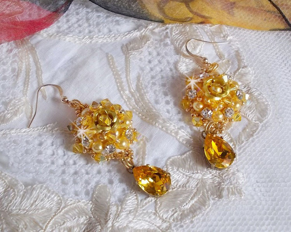 BO Zonnebloem Goud geborduurd met Swarovski kristallen, metalen roosjes en Miyuki zaadkralen