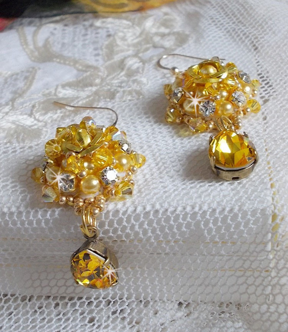 BO Zonnebloem Goud geborduurd met Swarovski kristallen, metalen roosjes en Miyuki zaadkralen