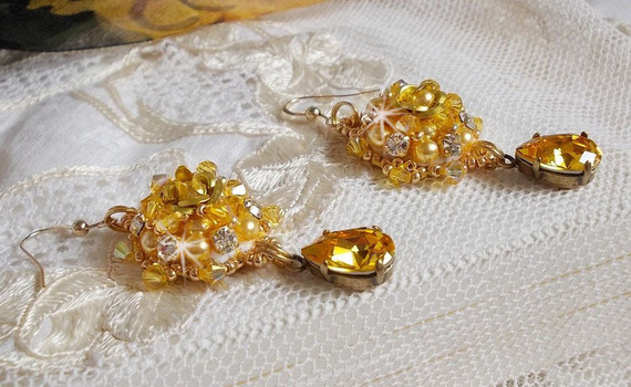BO Zonnebloem Goud geborduurd met Swarovski kristallen, metalen roosjes en Miyuki zaadkralen