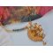 Haute-Couture Sunflower Gold hanger geborduurd met 24 karaats vergulde rocailles, een Madagaskar opaal en Swarovski kristallen.