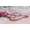 Roze lelie ketting met witte Howliet edelsteen, rocailles, kant en diverse kralen Haute-Couture stijl