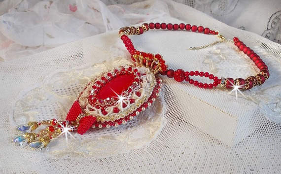 Nous Deux Haute-Couture barok hanger geborduurd met halfedelstenen parels en Swarovski kristal 