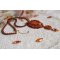 Lady in Orange hanger ketting is geborduurd met Swarovski kristallen, Miyuki rocailles en magic beads.