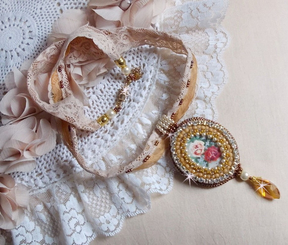 Reflets de Rosée hanger ketting, parels, Swarovski kristal en kant.