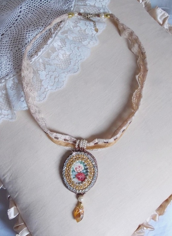 Reflets de Rosée hanger ketting, parels, Swarovski kristal en kant.
