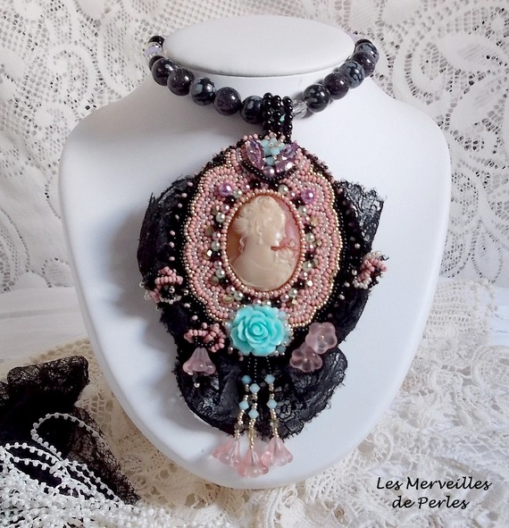 Hanger ketting Marquise geborduurd met parels, een zeer mooie kant, een weelderig juweel 