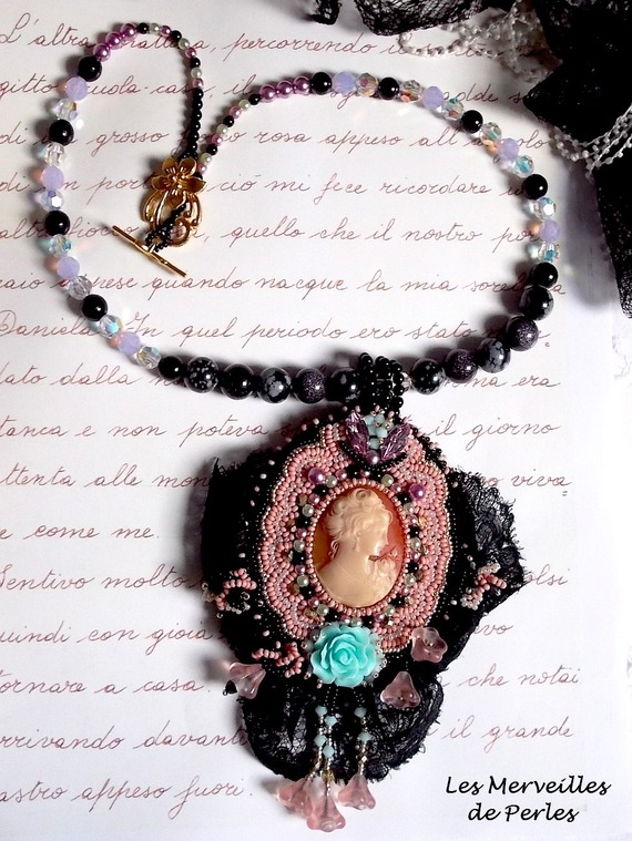 Hanger ketting Marquise geborduurd met parels, een zeer mooie kant, een weelderig juweel 