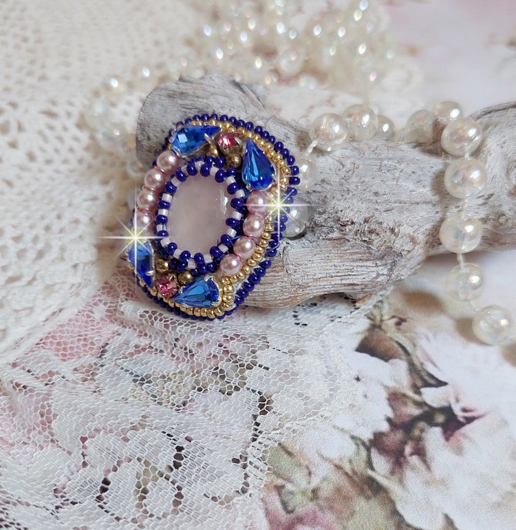 Amazone Gabrielle ring geborduurd met kwarts en Swarovski kristallen