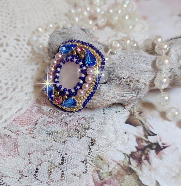 Amazone Gabrielle ring geborduurd met kwarts en Swarovski kristallen