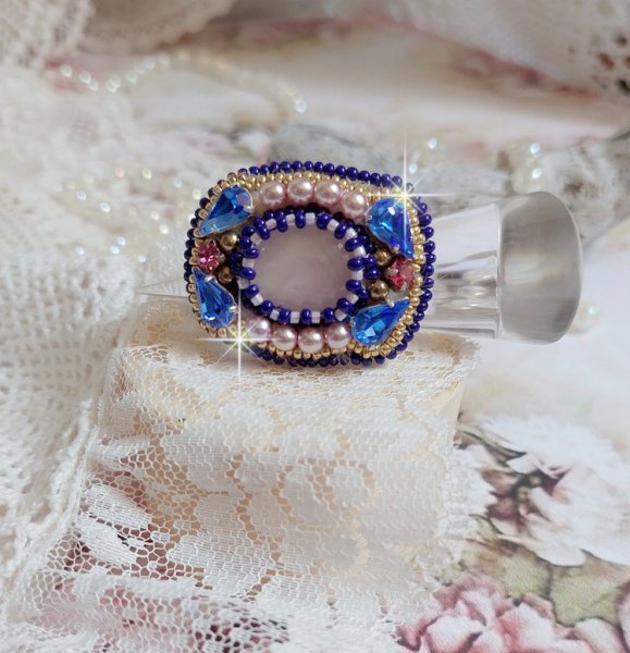 Amazone Gabrielle ring geborduurd met kwarts en Swarovski kristallen