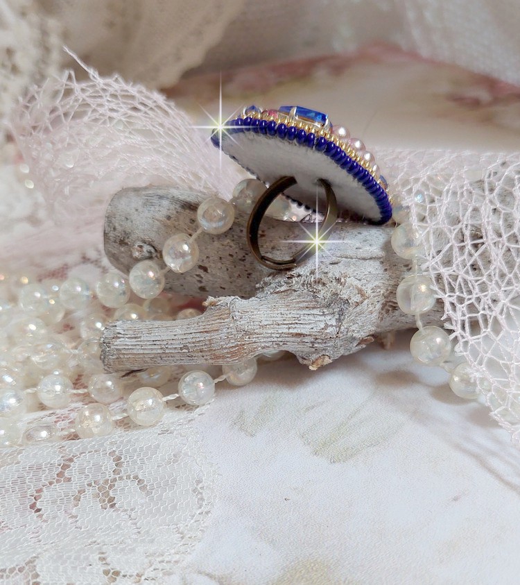 Amazone Gabrielle ring geborduurd met kwarts en Swarovski kristallen