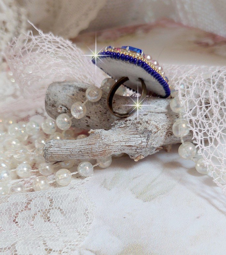 Amazone Gabrielle ring geborduurd met kwarts en Swarovski kristallen