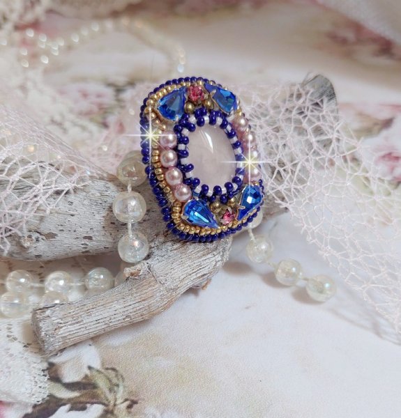 Amazone Gabrielle ring geborduurd met kwarts en Swarovski kristallen