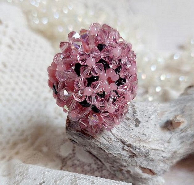 Anemoon ring met facetten en tupies in Swarovski kristal