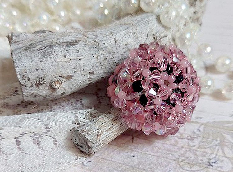 Anemoon ring met facetten en tupies in Swarovski kristal