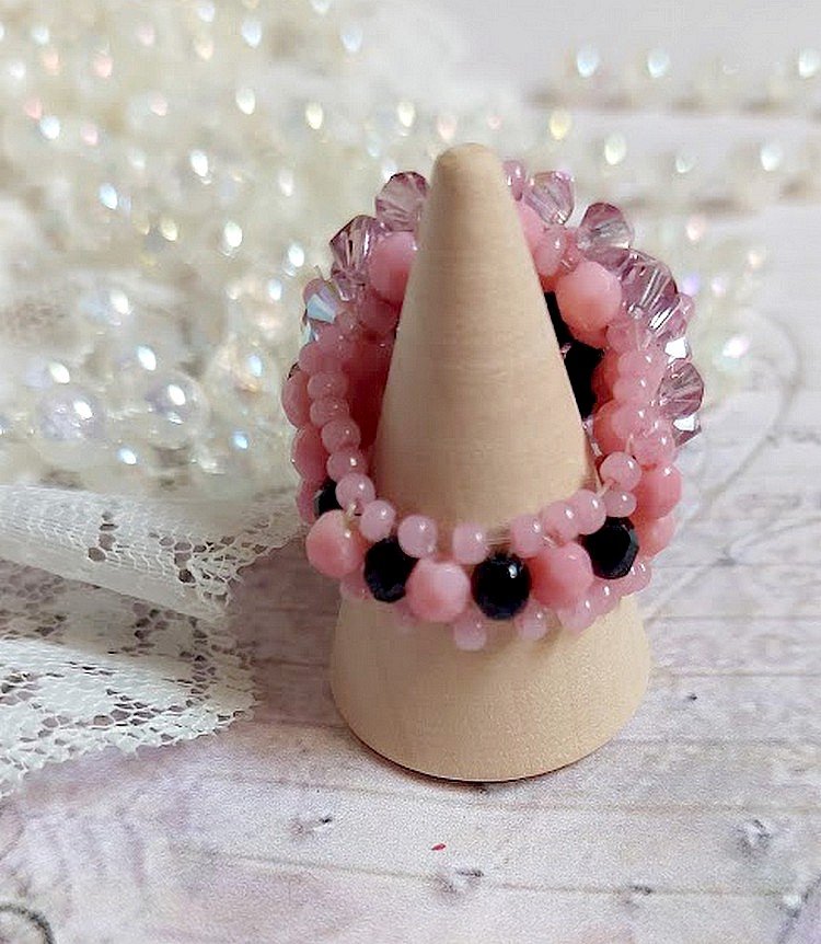Anemoon ring met facetten en tupies in Swarovski kristal