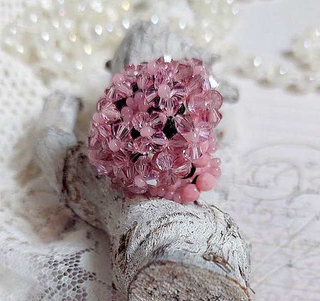 Anemoon ring met facetten en tupies in Swarovski kristal
