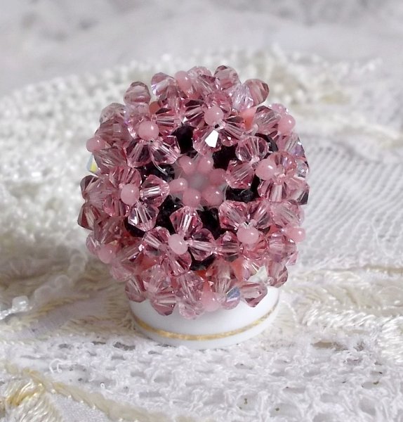 Anemoon ring met facetten en tupies in Swarovski kristal