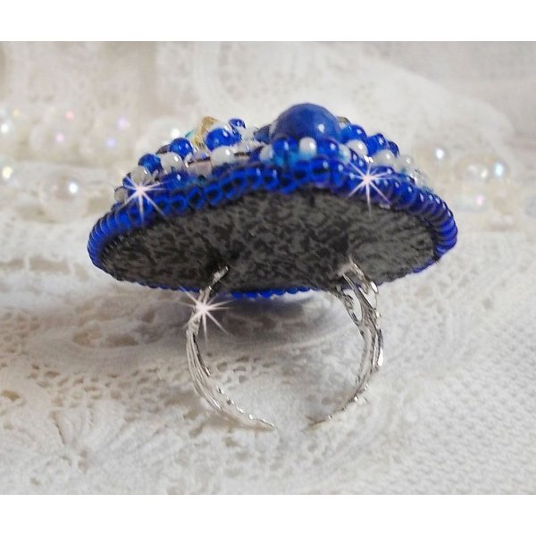 Blue Palace ring, een authentiek ontwerp met blauwe rocailles en Swarovski kristallen