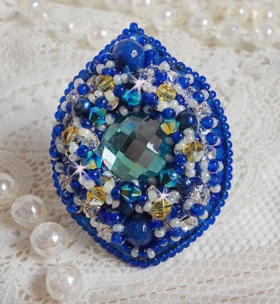 Blue Palace ring, een authentiek ontwerp met blauwe rocailles en Swarovski kristallen