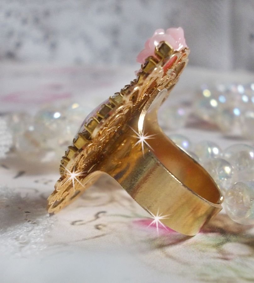 Boeket Valentijn ring met een roos cabochon, een hars roos en een Swarovski kristal ketting