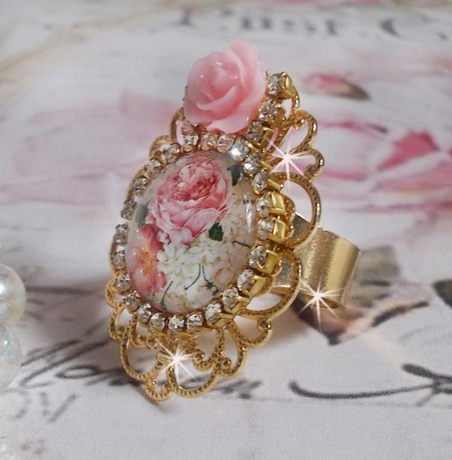 Boeket Valentijn ring met een roos cabochon, een hars roos en een Swarovski kristal ketting