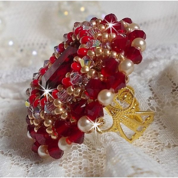 Robijn ring met een bohemien kristallen cabochon geborduurd in een robijn stijl