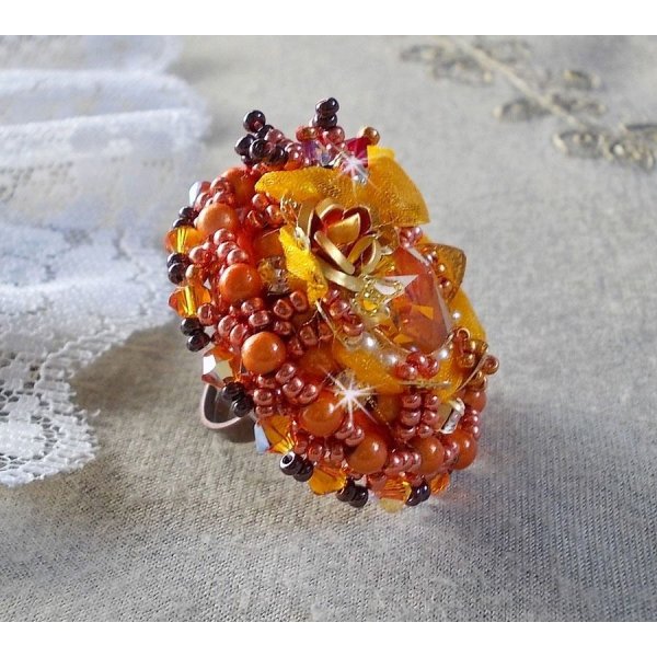 Les R&ecirc;ves d'Acapulco ring geborduurd met Swarovski kristallen, Miyuki rocailles, glas en parels in een chique Boho Ethnic stijl.