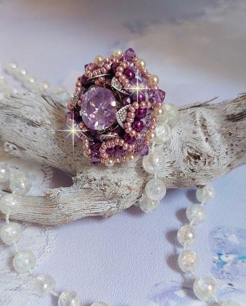 Chinese Purple Stone ring geborduurd met Swarovski kristallen en rocailles