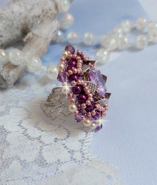 Chinese Purple Stone ring geborduurd met Swarovski kristallen en rocailles