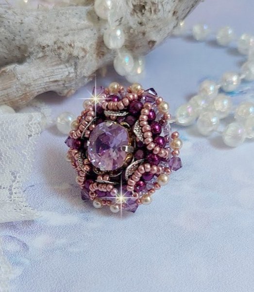 Chinese Purple Stone ring geborduurd met Swarovski kristallen en rocailles