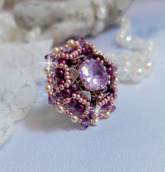 Chinese Purple Stone ring geborduurd met Swarovski kristallen en rocailles