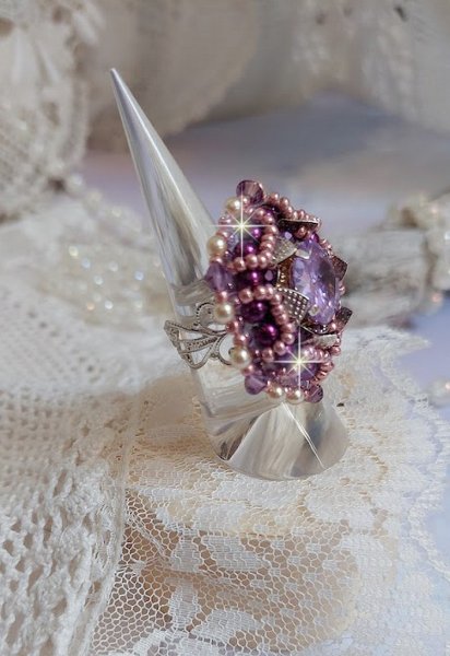 Chinese Purple Stone ring geborduurd met Swarovski kristallen en rocailles