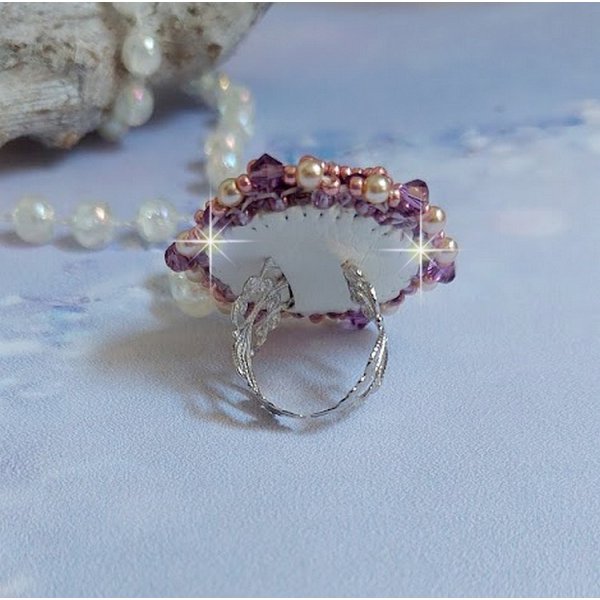 Chinese Purple Stone ring geborduurd met Swarovski kristallen en rocailles