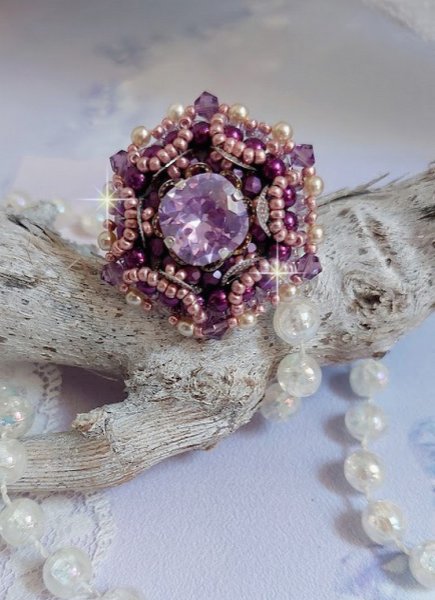 Chinese Purple Stone ring geborduurd met Swarovski kristallen en rocailles