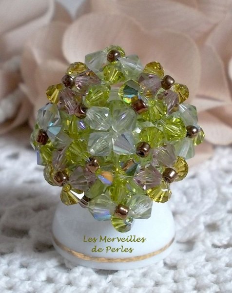 Swarovski kristallen ring met facetten en draaiende toppen