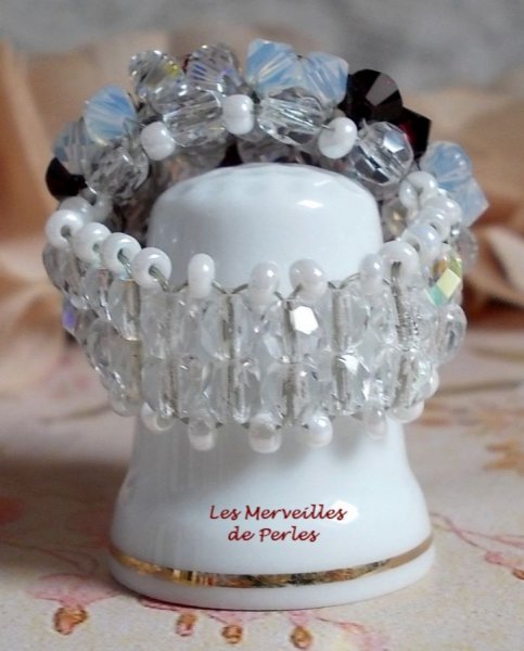 Granaat en witte ring met Swarovski kristalfacetten en spinners