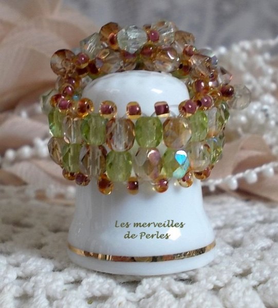 Veronese ring met facetten, draaiende toppen en een Swarovski kristallen shuttle