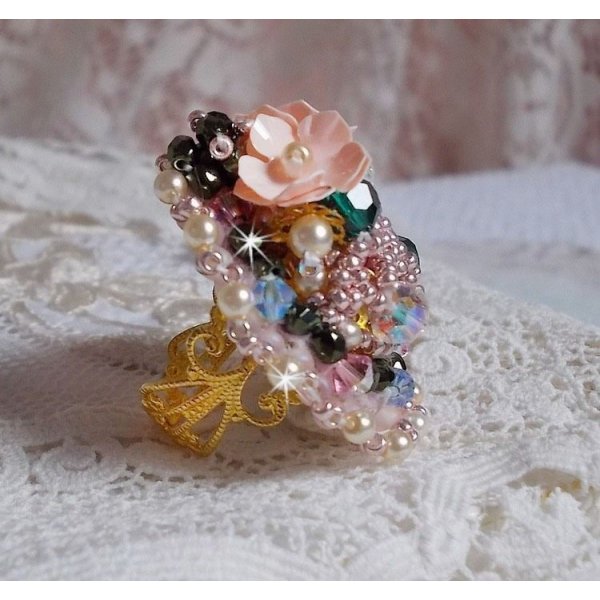 Boheemse ring geborduurd met Swarovski kristallen, facetten en Miyuki kralen