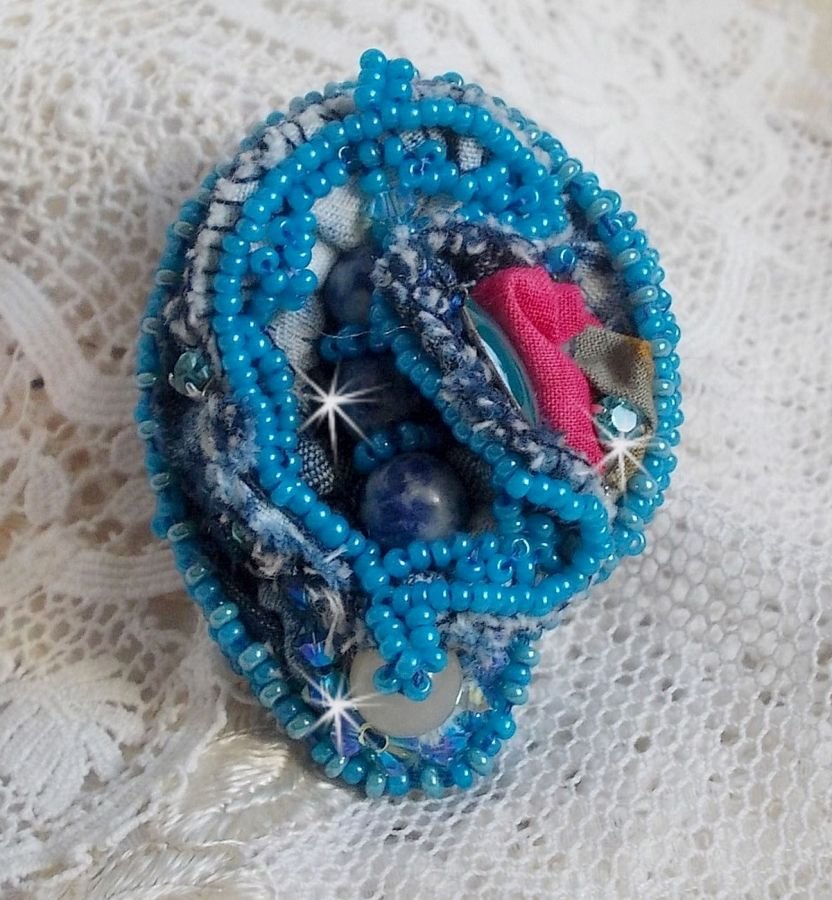 Far West ring in denim geborduurd met halfedelstenen kralen La Sodaliet, Jade en andere kralen