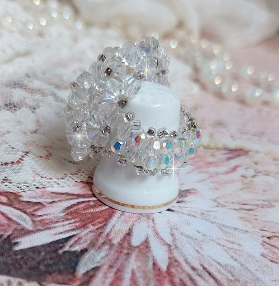 Flock ring met facetten en draaiende toppen in Swarovski kristal