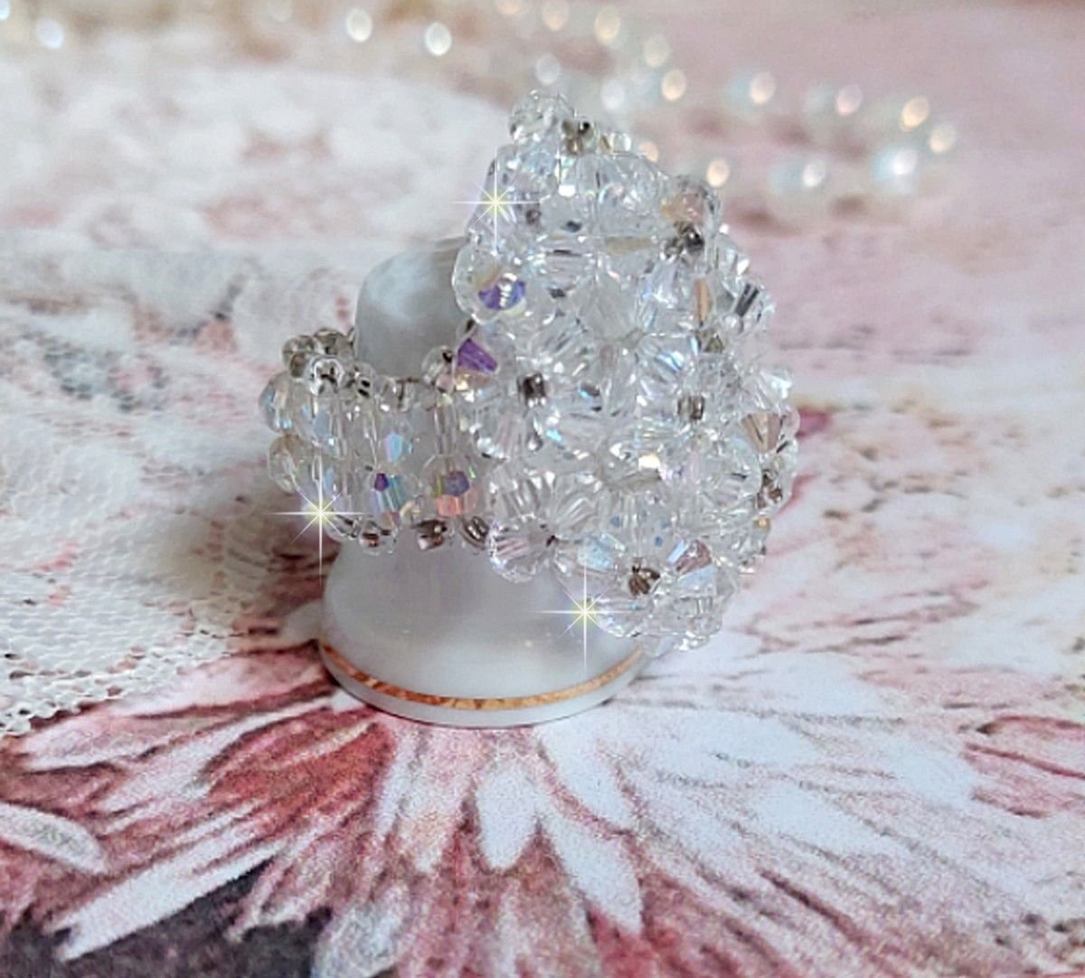 Flock ring met facetten en draaiende toppen in Swarovski kristal